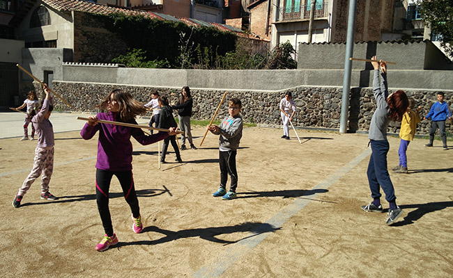 Nens i nenes de 8 a 13 anys participen del taller Labranza Kids.