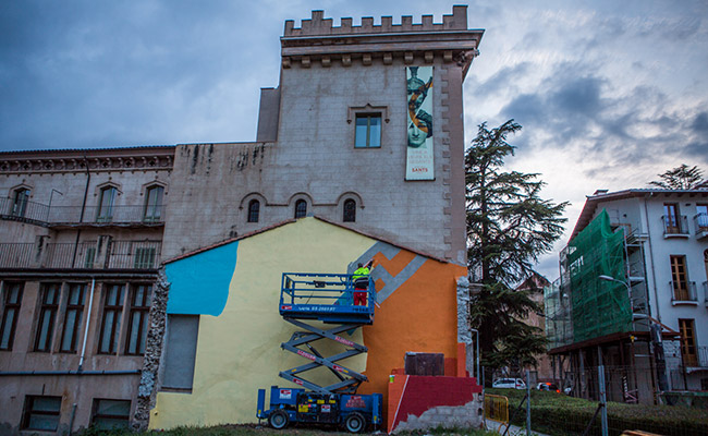 Preparació del mural de B-Toy. Foto: Marc Planagumà.