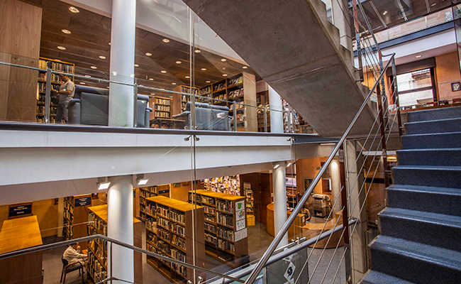 Biblioteca Marià Vayreda d'Olot.