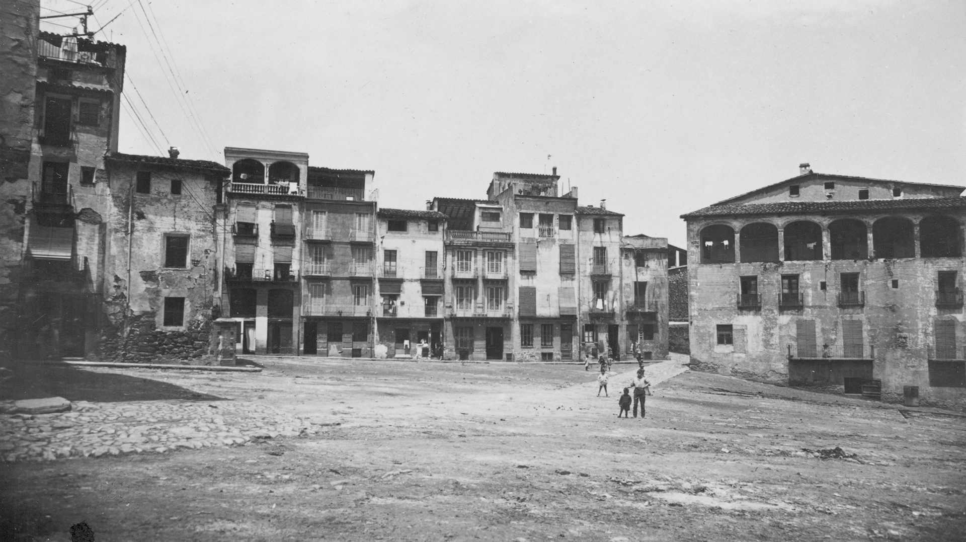 L’enllaç de carreteres d’Olot. Dos reportatges fotogràfics 1926 / 2019