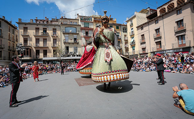 Ball dels gegants d'Olot. Foto: Martí Albesa