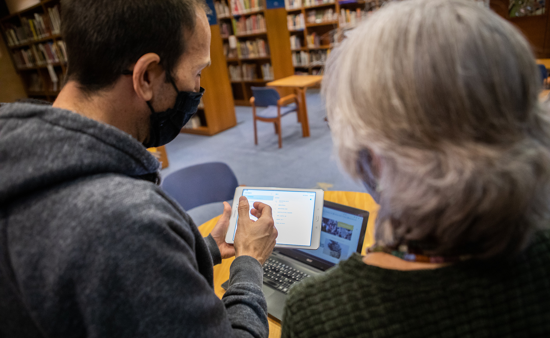 La Biblioteca Marià Vayreda incorpora un servei de formació TIC