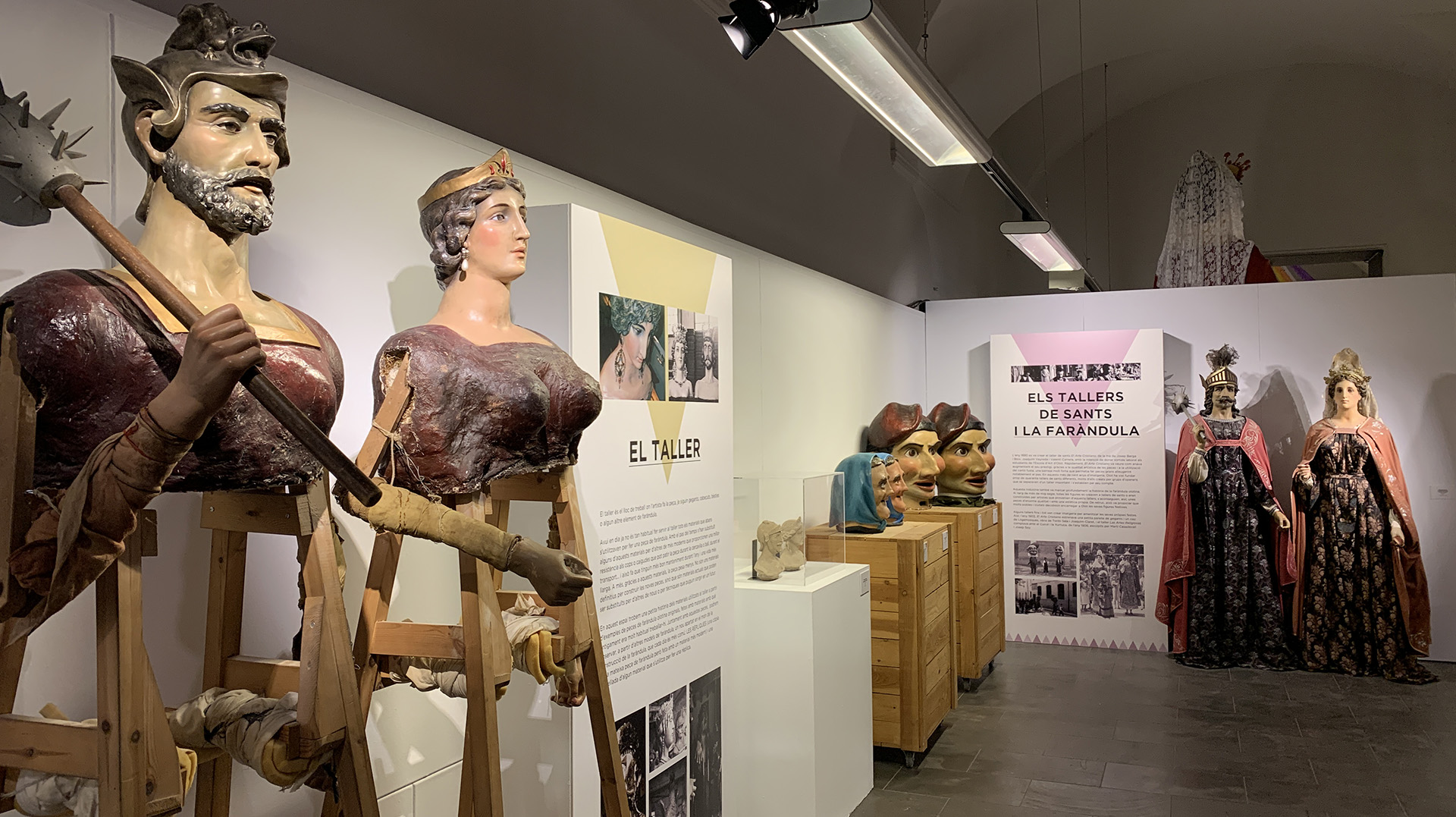 Visita guiada a l’exposició “Del taller al carrer. La faràndula olotina”