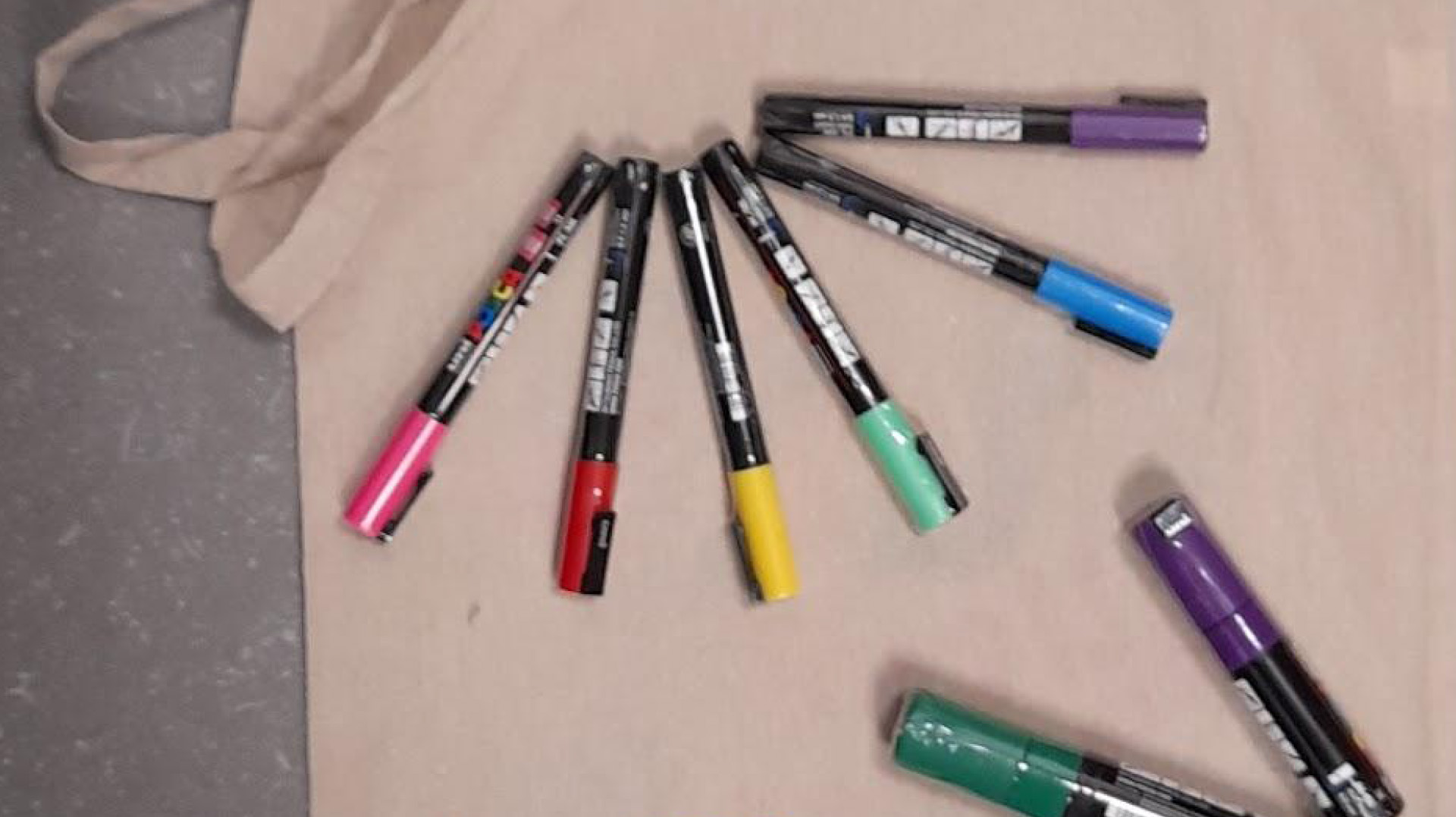 Taller: personalitza la teva tote bag amb Posca