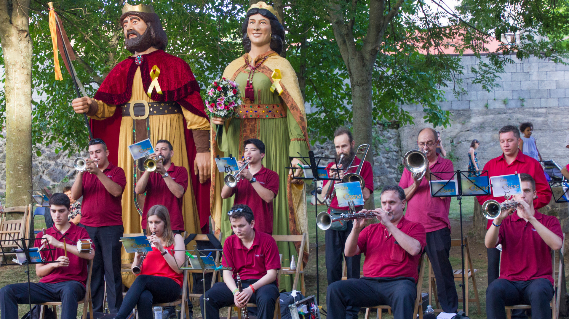 Sardanes amb la Cobla Osona