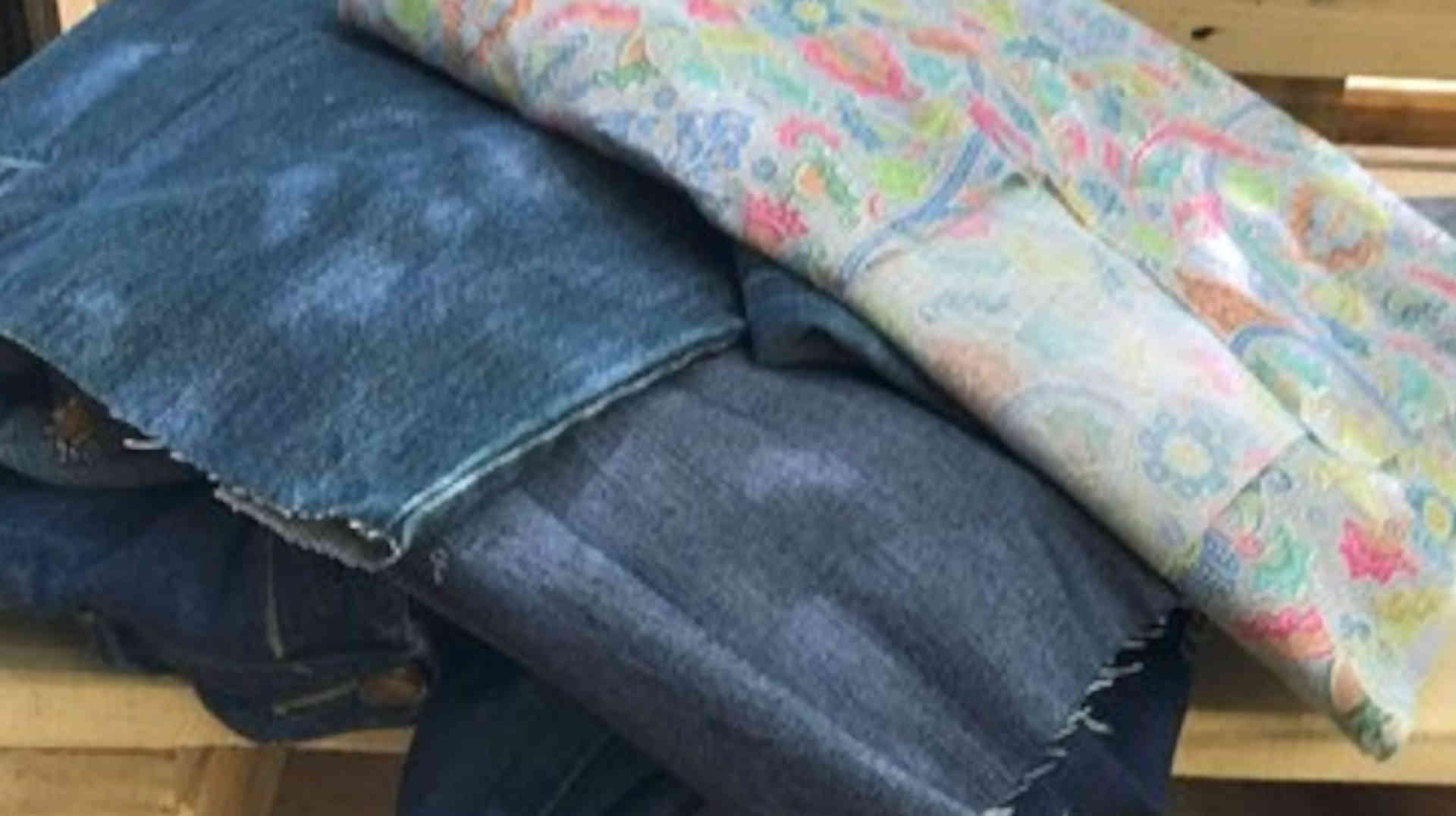 Reciclatge tèxtil: Fem una bossa reciclant teixits